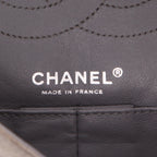 Chanel 2.55 medium model shoulder bag in grey doblis calfskin - DETAIL 2