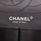 Chanel 2.55 large model shoulder bag in grey quilted iridescent leather - DETAIL 2