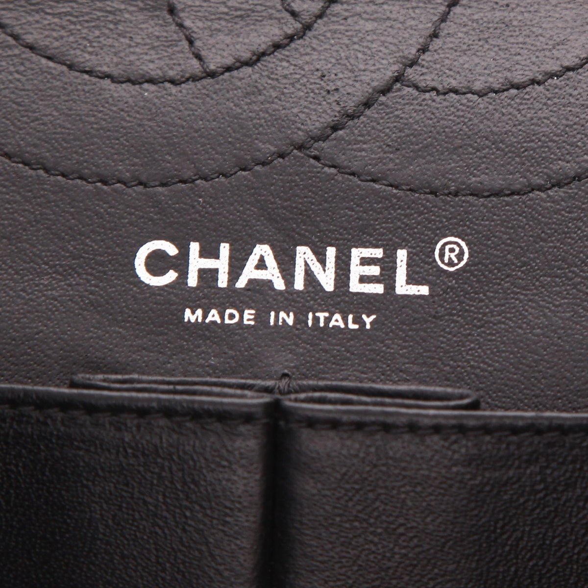 Chanel 2.55 large model shoulder bag in grey quilted iridescent leather - DETAIL 2