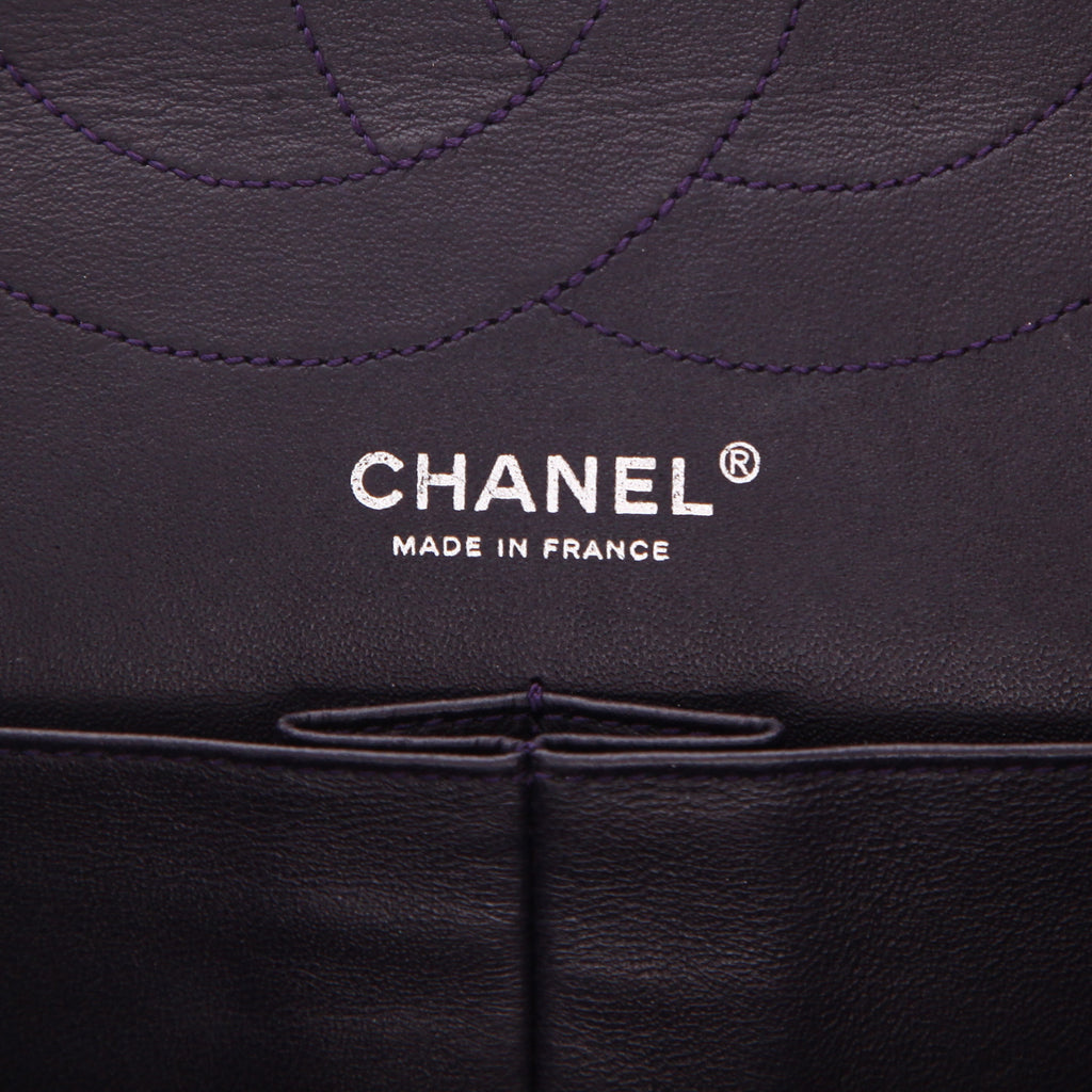 Chanel 2.55 shoulder bag in purple quilted leather - DETAIL 2