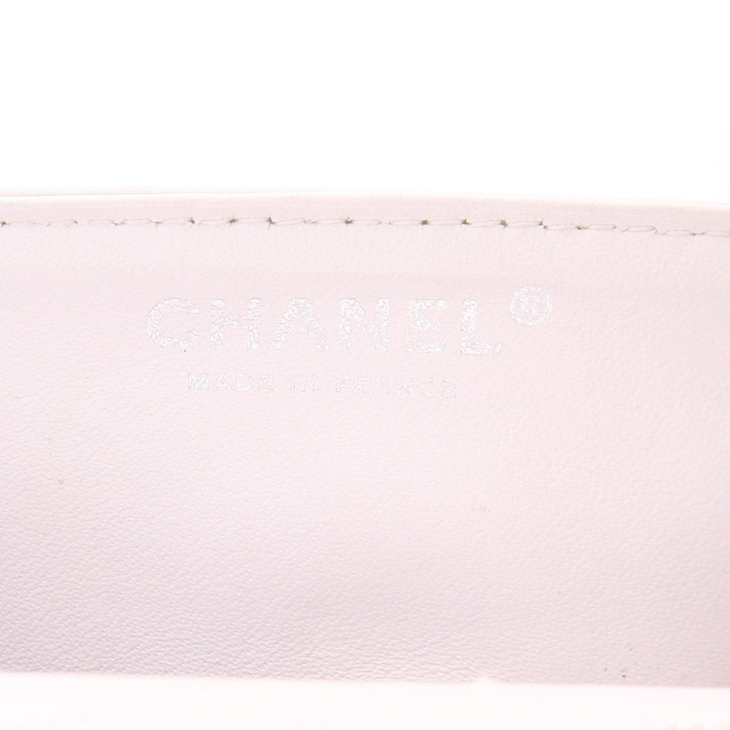 Chanel 2.55 shoulder bag in white quilted leather - DETAIL 2