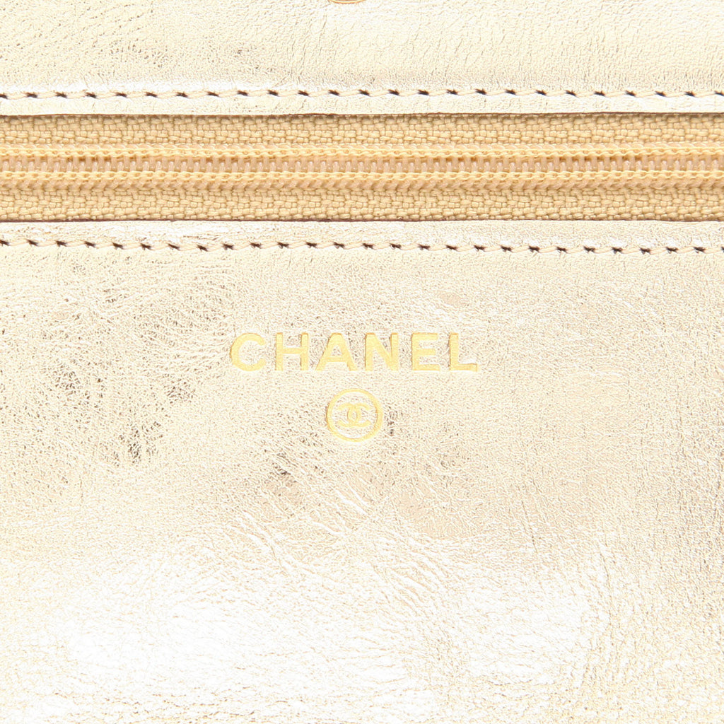 Chanel 2.55 Wallet on Chain shoulder bag in gold quilted leather - DETAIL 2