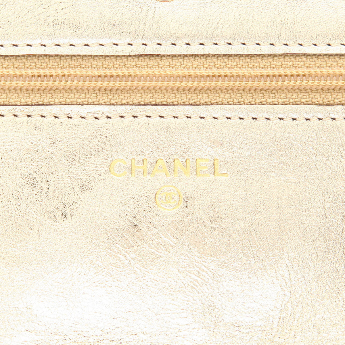 Chanel 2.55 Wallet on Chain shoulder bag in gold quilted leather - DETAIL 2