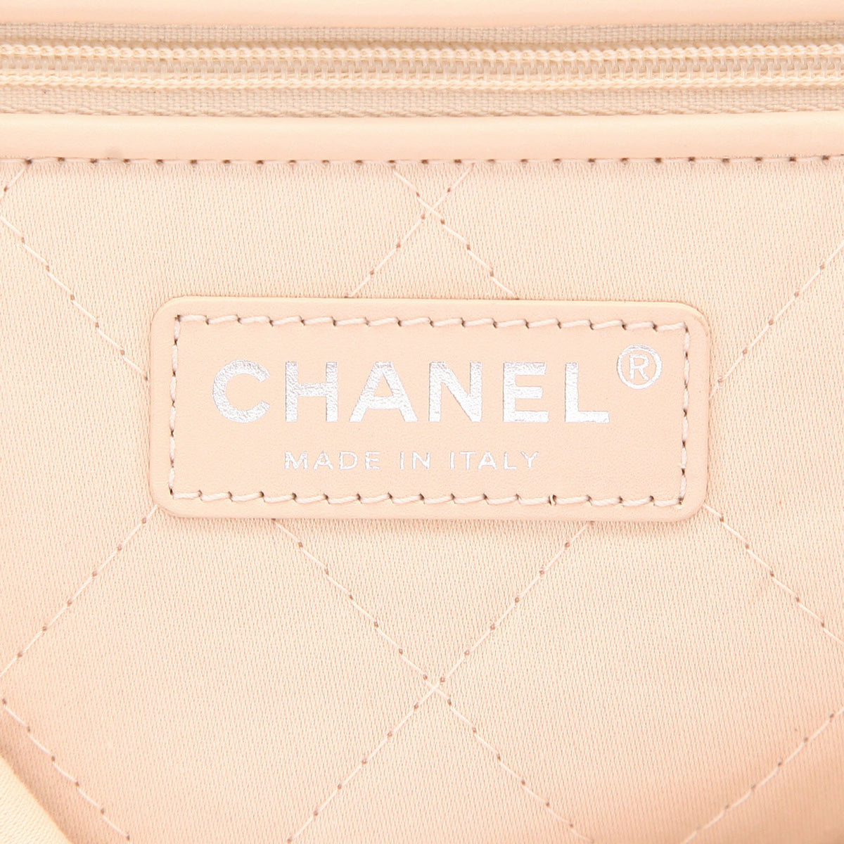 Chanel 22 shopping bag in beige leather - DETAIL 2