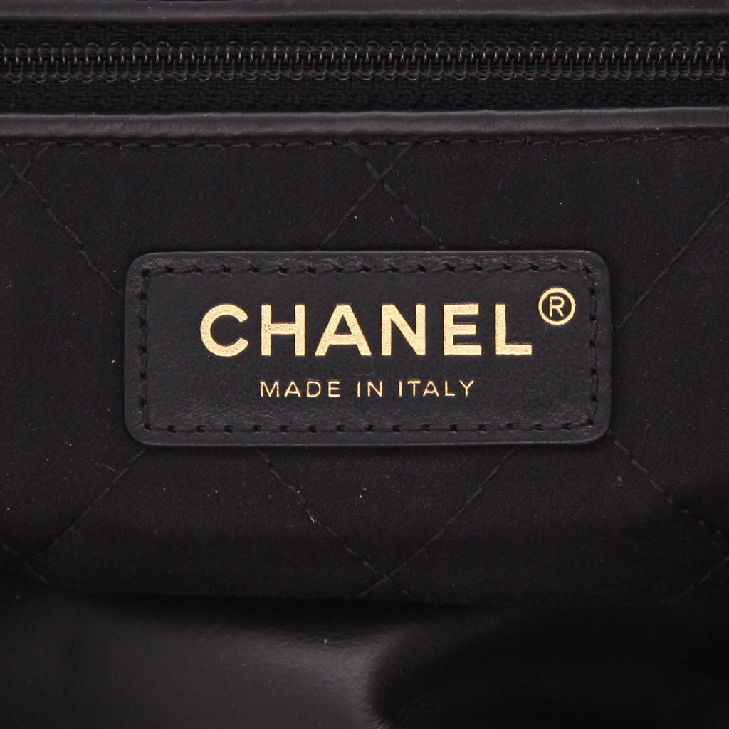Chanel 22 small model handbag in black leather - DETAIL 2