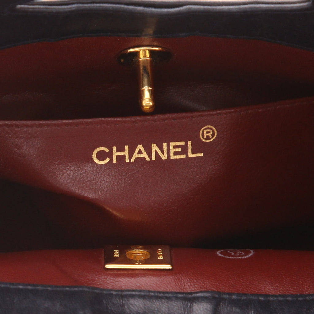 Chanel 31 shoulder bag in navy blue quilted jersey and navy blue leather - DETAIL 2