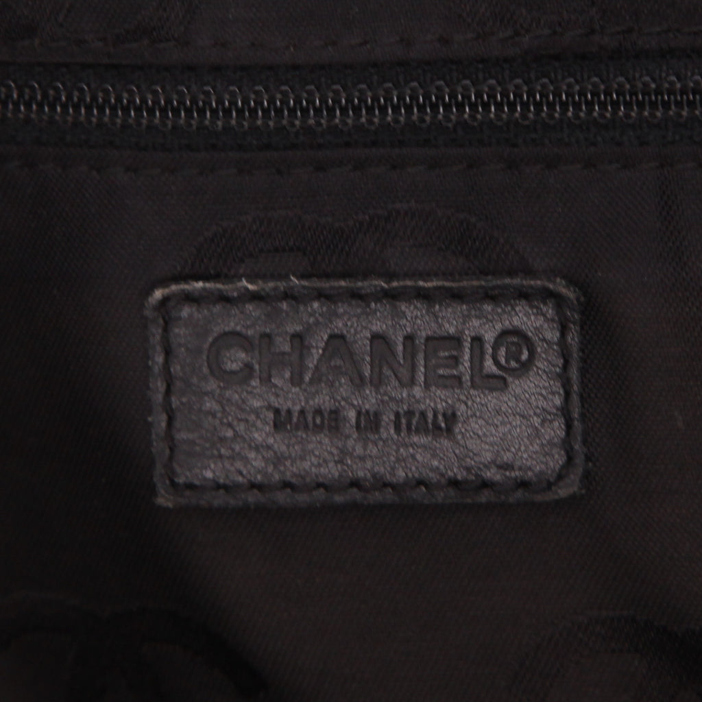 Chanel Boston handbag in black leather - DETAIL 2