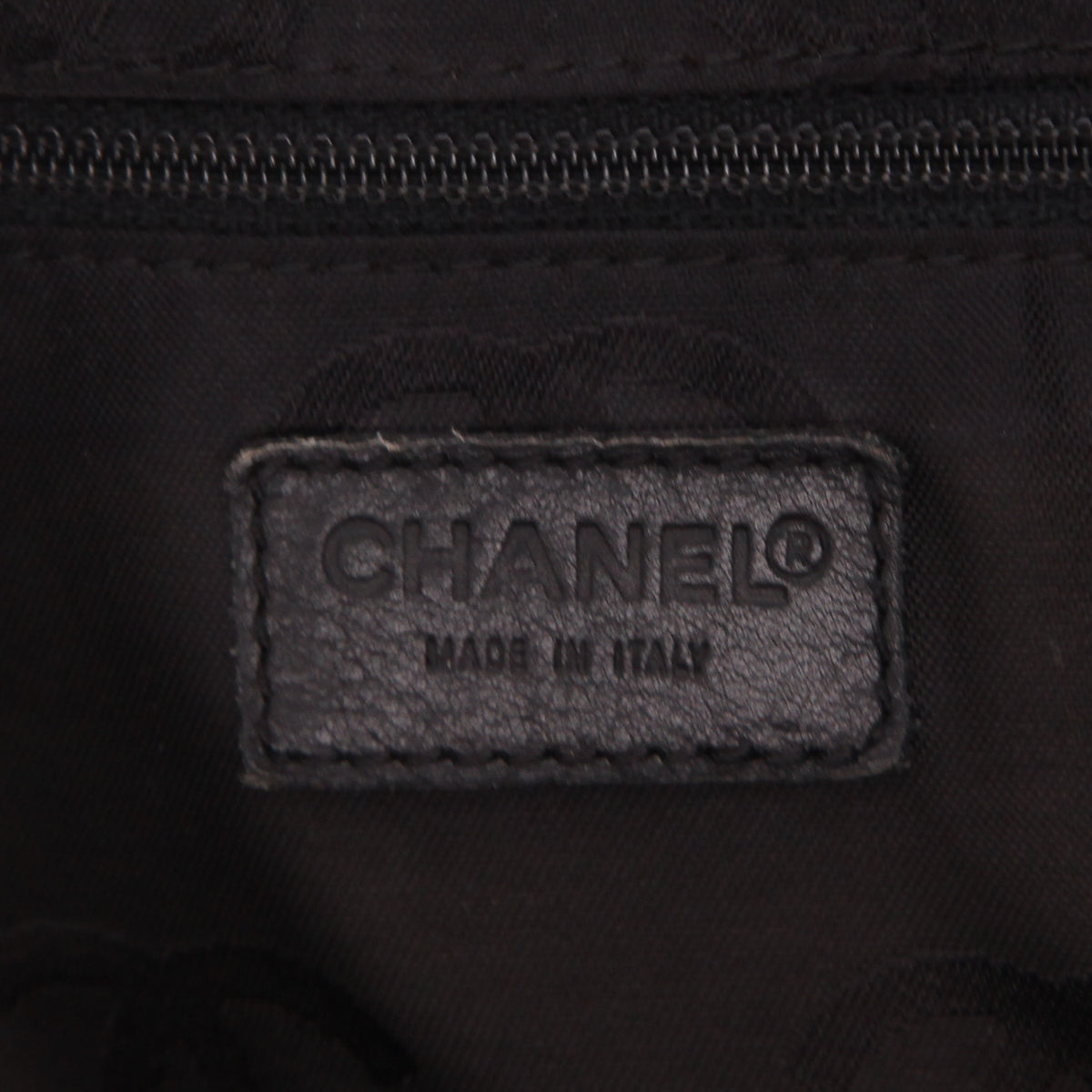 Chanel Boston handbag in black leather - DETAIL 2