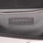 Chanel Boy shoulder bag in black quilted leather - DETAIL 2