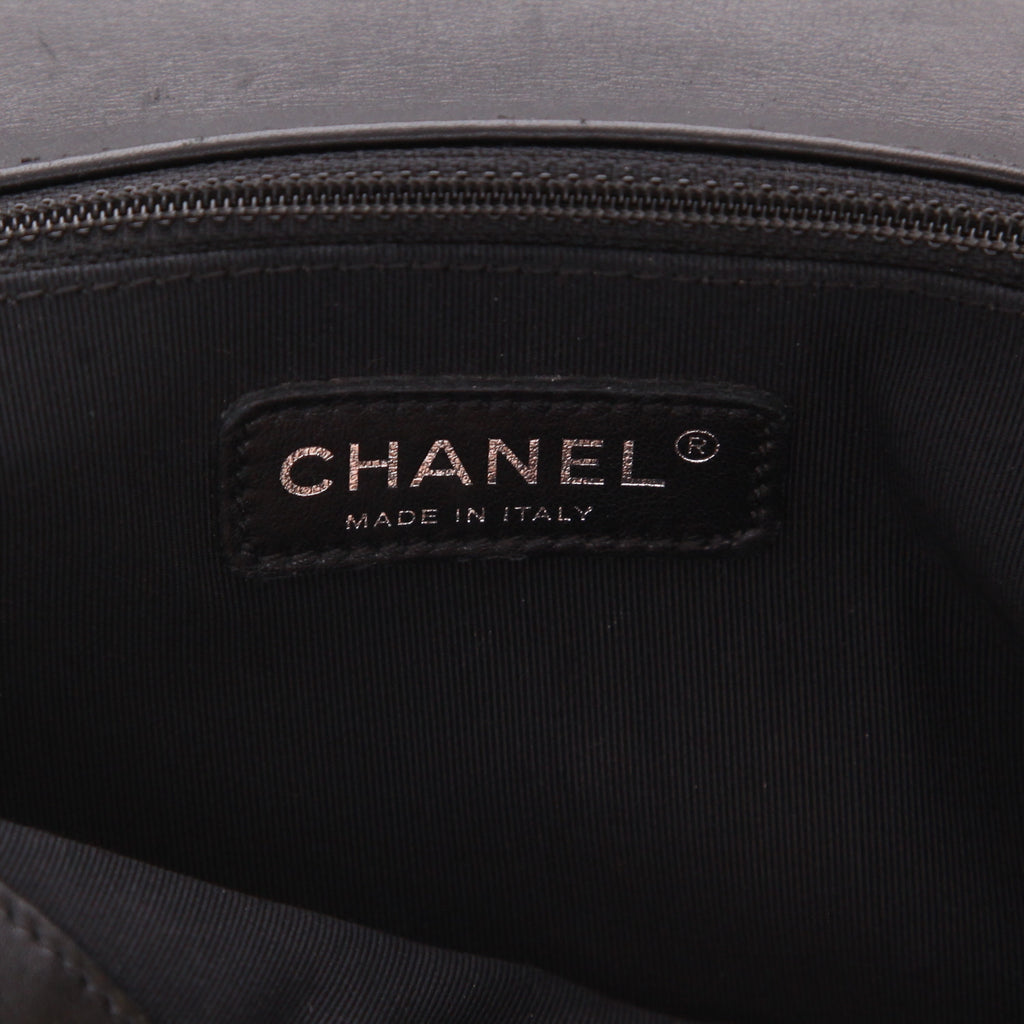 Chanel Boy large model shoulder bag in black quilted leather - DETAIL 2