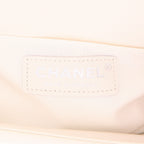 Chanel Boy shoulder bag in white quilted leather - DETAIL 2