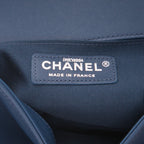 Chanel Boy small model shoulder bag in blue chevron quilted leather - DETAIL 2