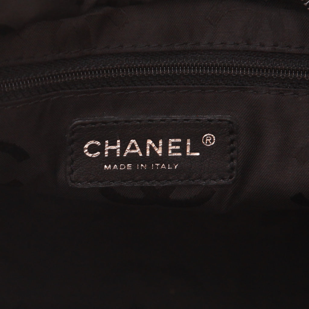 Chanel Cambon shopping bag in beige and black quilted leather - DETAIL 2