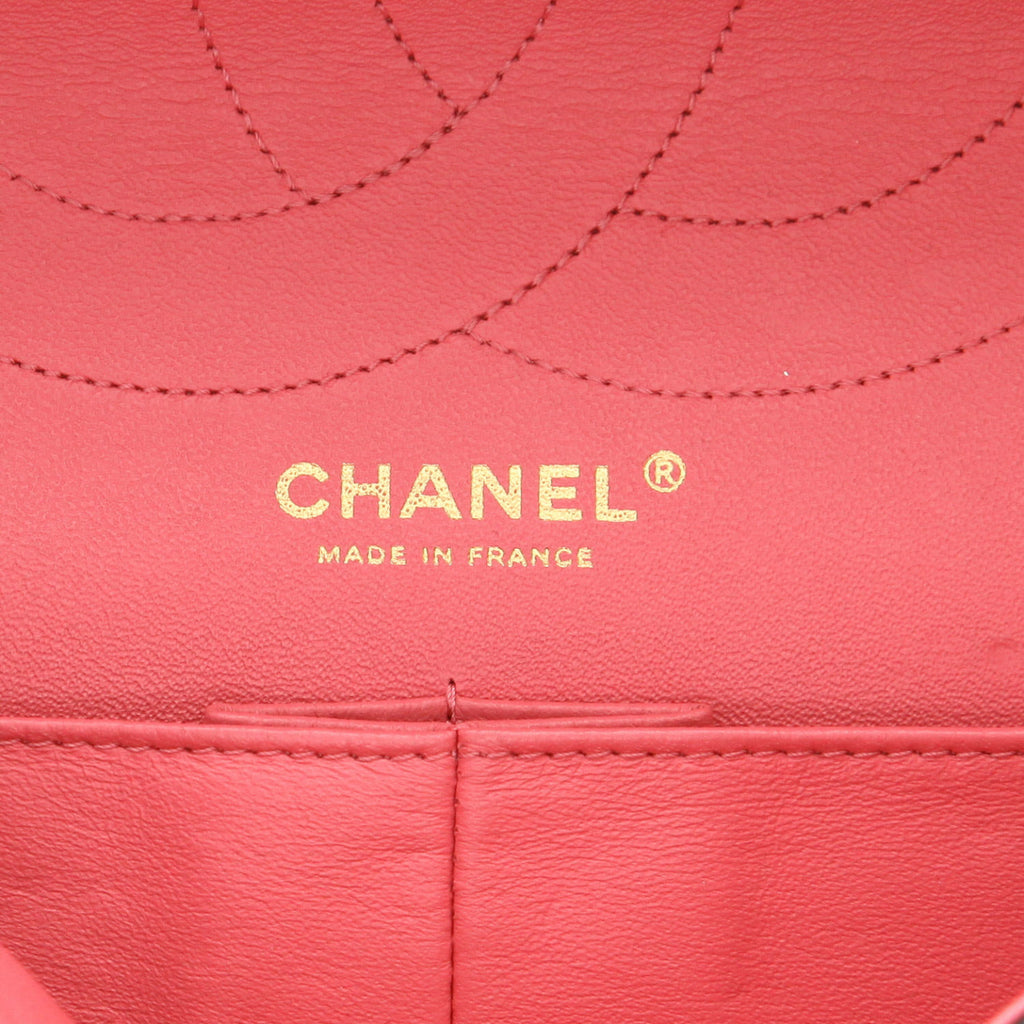 Chanel 2.55 shoulder bag in black chevron quilted leather - DETAIL 2