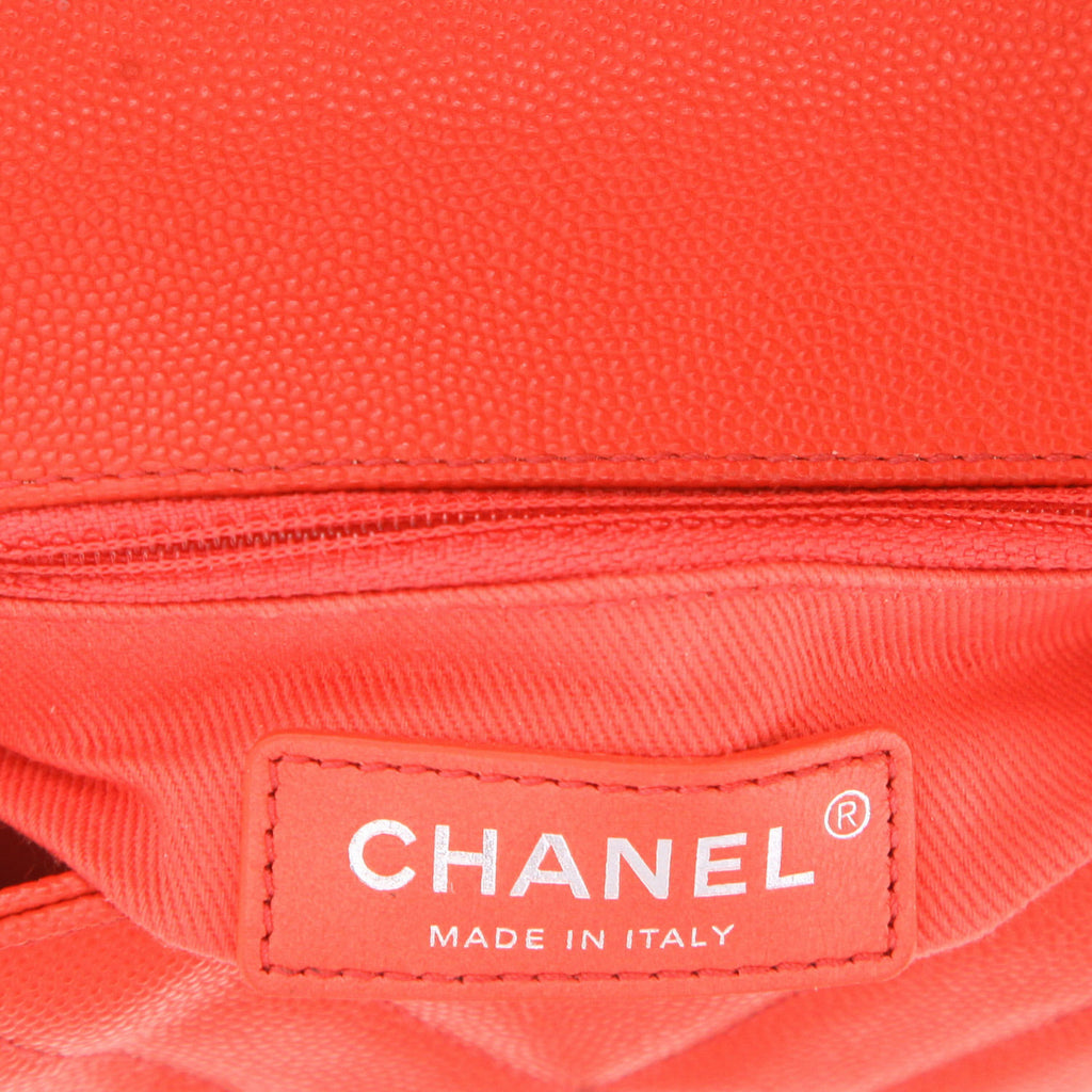 Chanel Coco Handle shoulder bag in red chevron quilted leather - DETAIL 2
