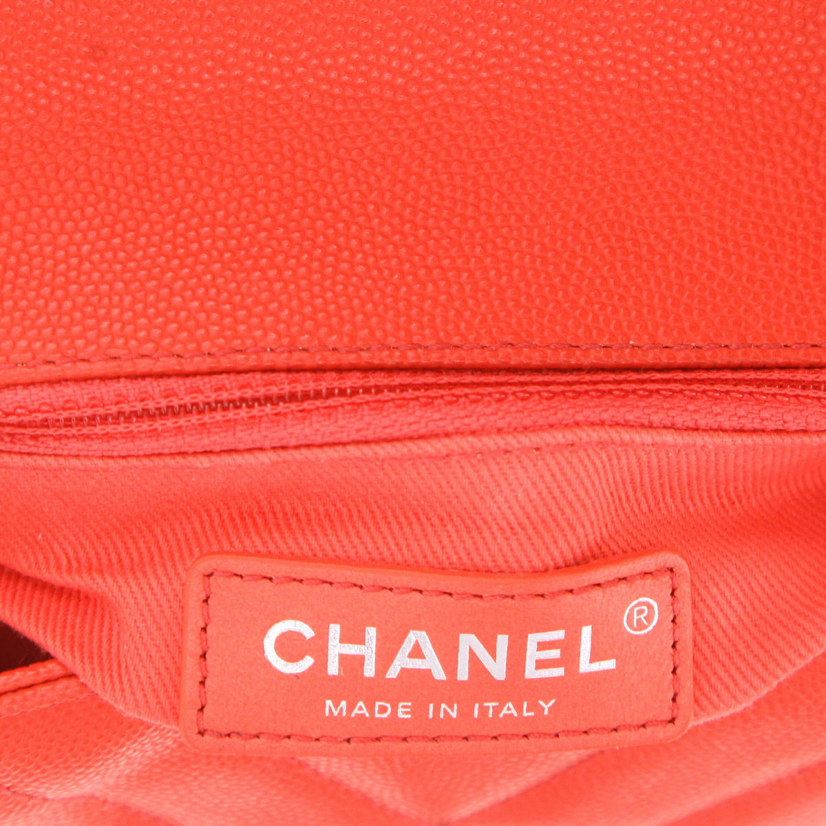 Chanel Coco Handle shoulder bag in red chevron quilted leather - DETAIL 2