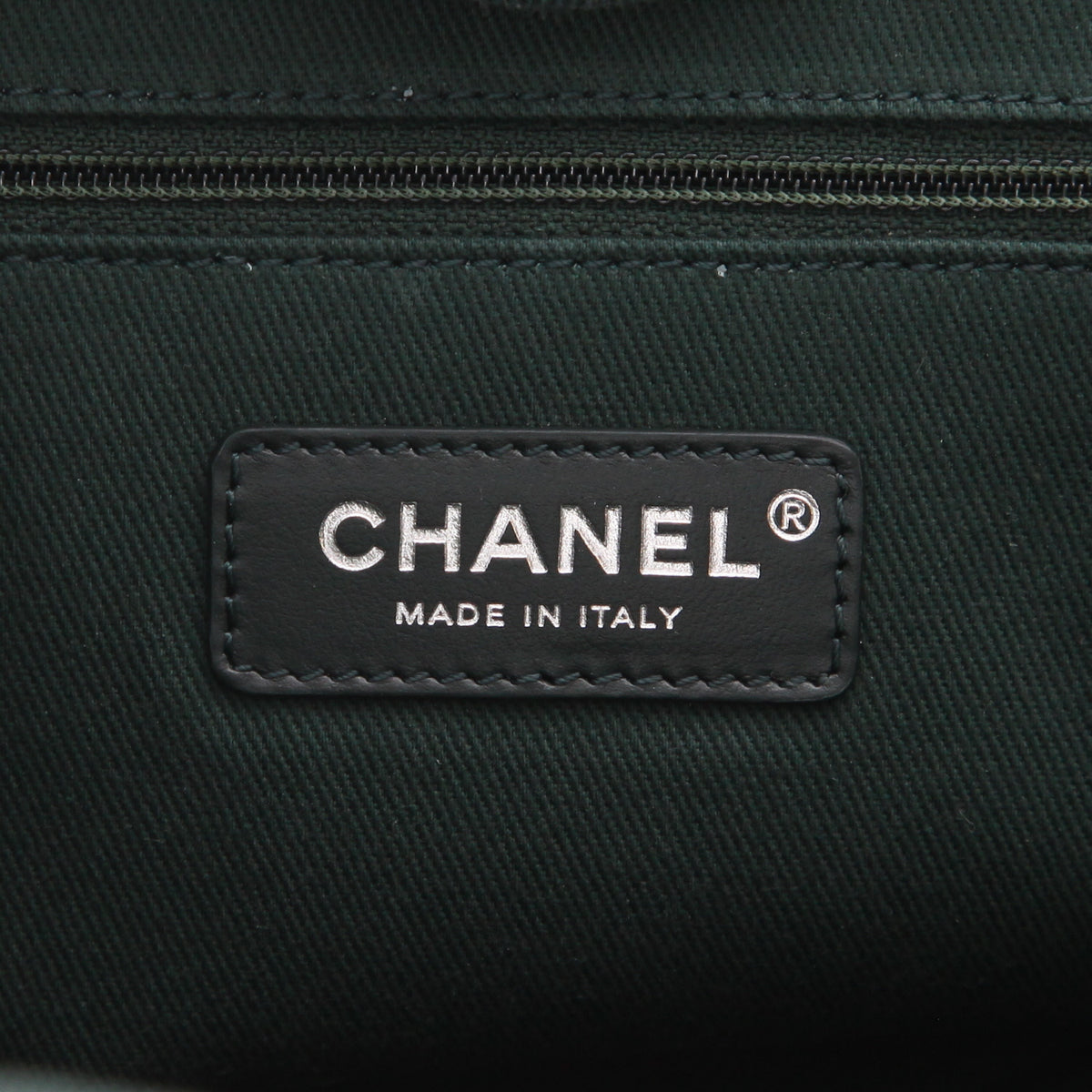 Chanel Deauville shopping bag in green canvas and green leather - DETAIL 2