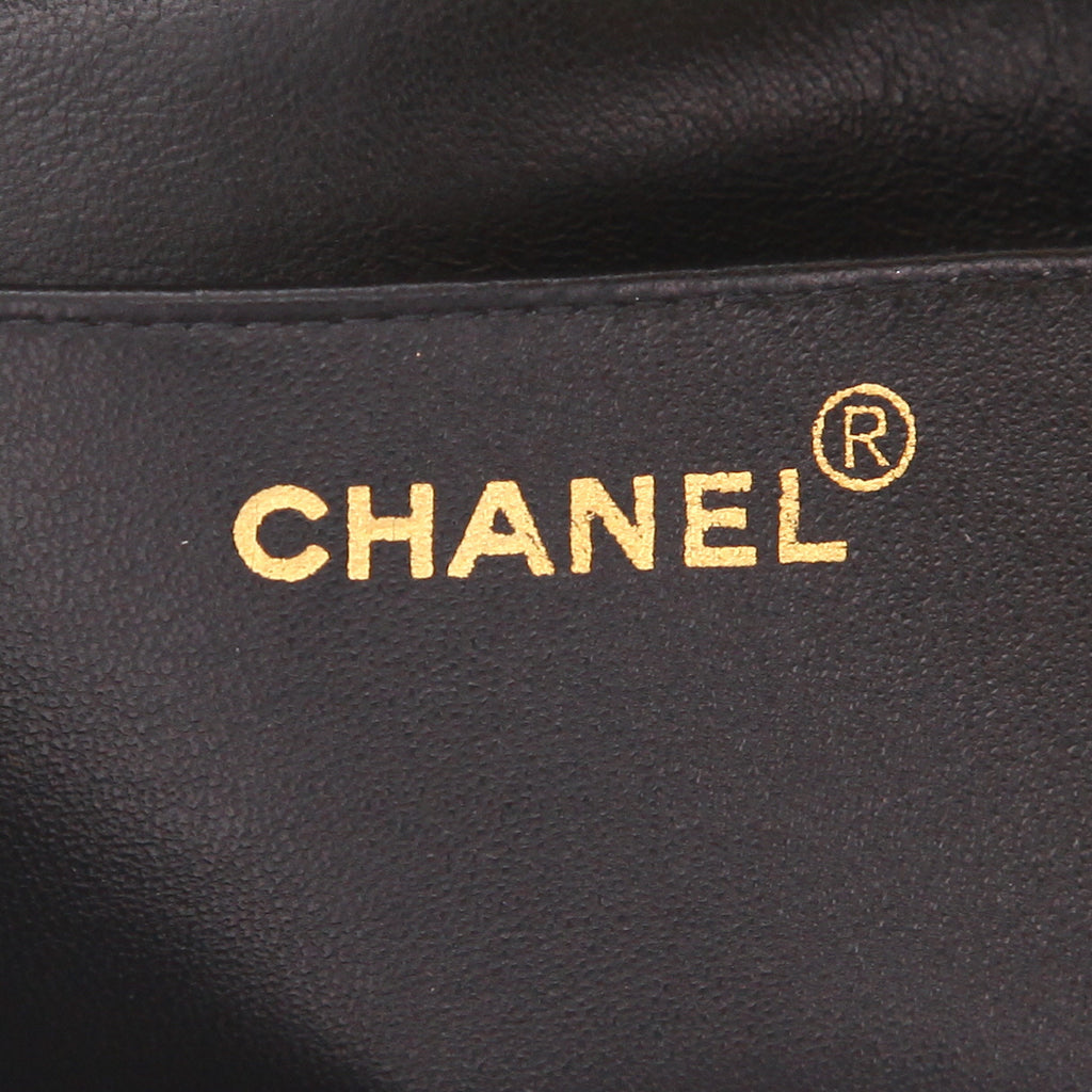 Chanel Diana shoulder bag in black quilted leather - DETAIL 2
