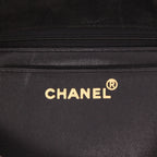 Chanel Diana shoulder bag in black Veau velours - DETAIL 2