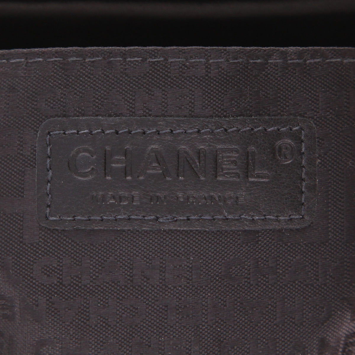 Chanel Editions Limitées clutch in black patent quilted leather and black leather - DETAIL 2