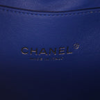 Chanel Filigree Vanity Case shoulder bag in blue, white and red quilted grained leather - DETAIL 2