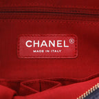 Chanel Gabrielle medium model shoulder bag in blue quilted leather and black smooth leather - DETAIL 2