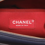 Chanel Gabrielle medium model shoulder bag in navy blue and black quilted leather - DETAIL 2