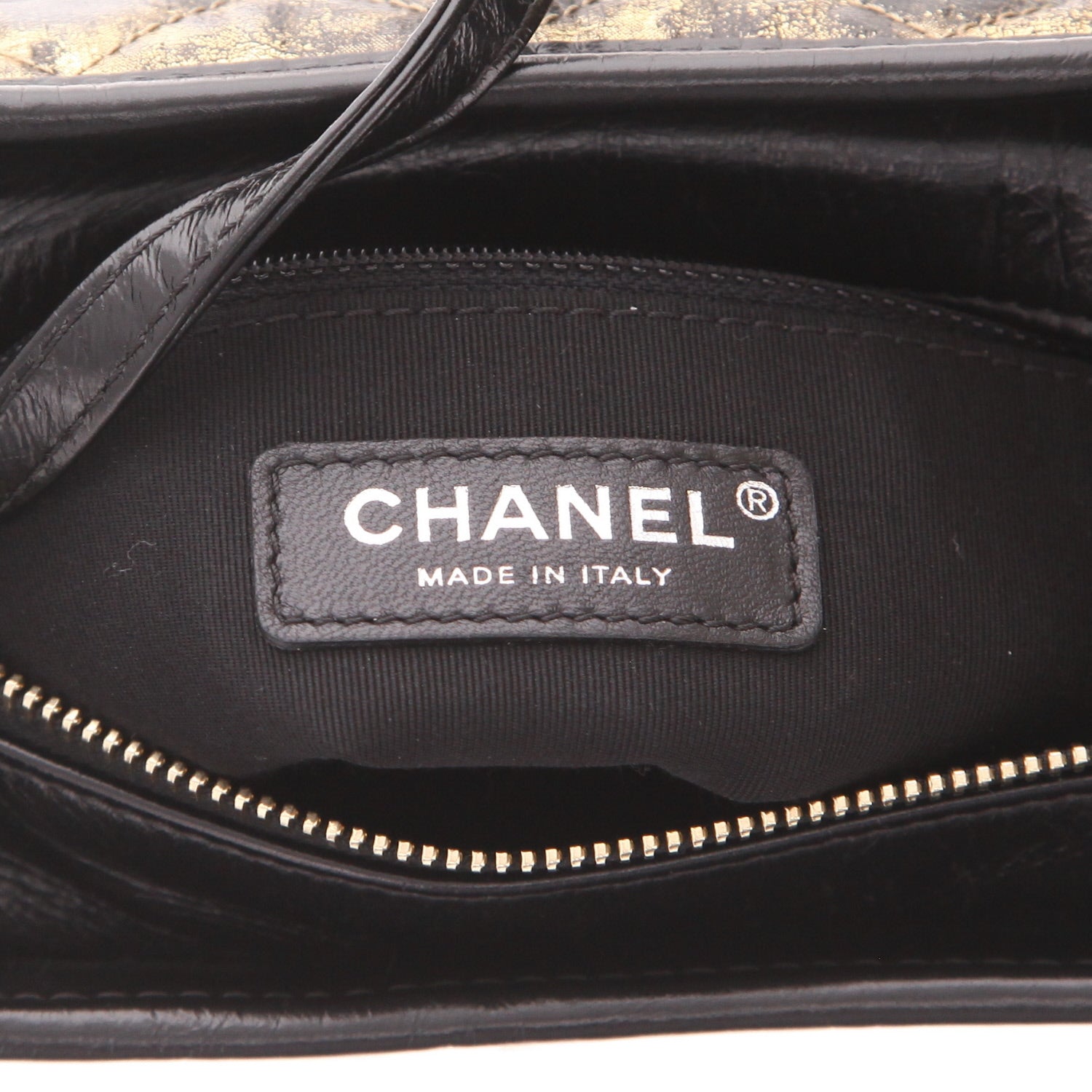 Chanel Gabrielle small shoulder bag in black and gold quilted leather and black leather - DETAIL 2