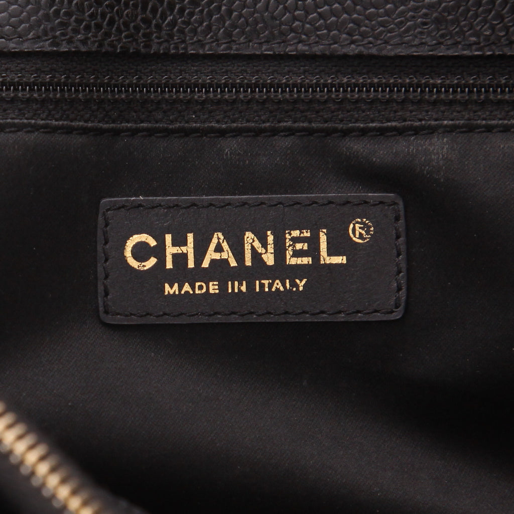 Chanel GST Shopping Tote Bag in Noir quilted grained leather - DETAIL 2
