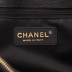 Chanel GST Shopping Tote Bag in Noir quilted grained leather - DETAIL 2