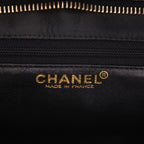 Chanel handbag Black grained leather medallion - DETAIL 2