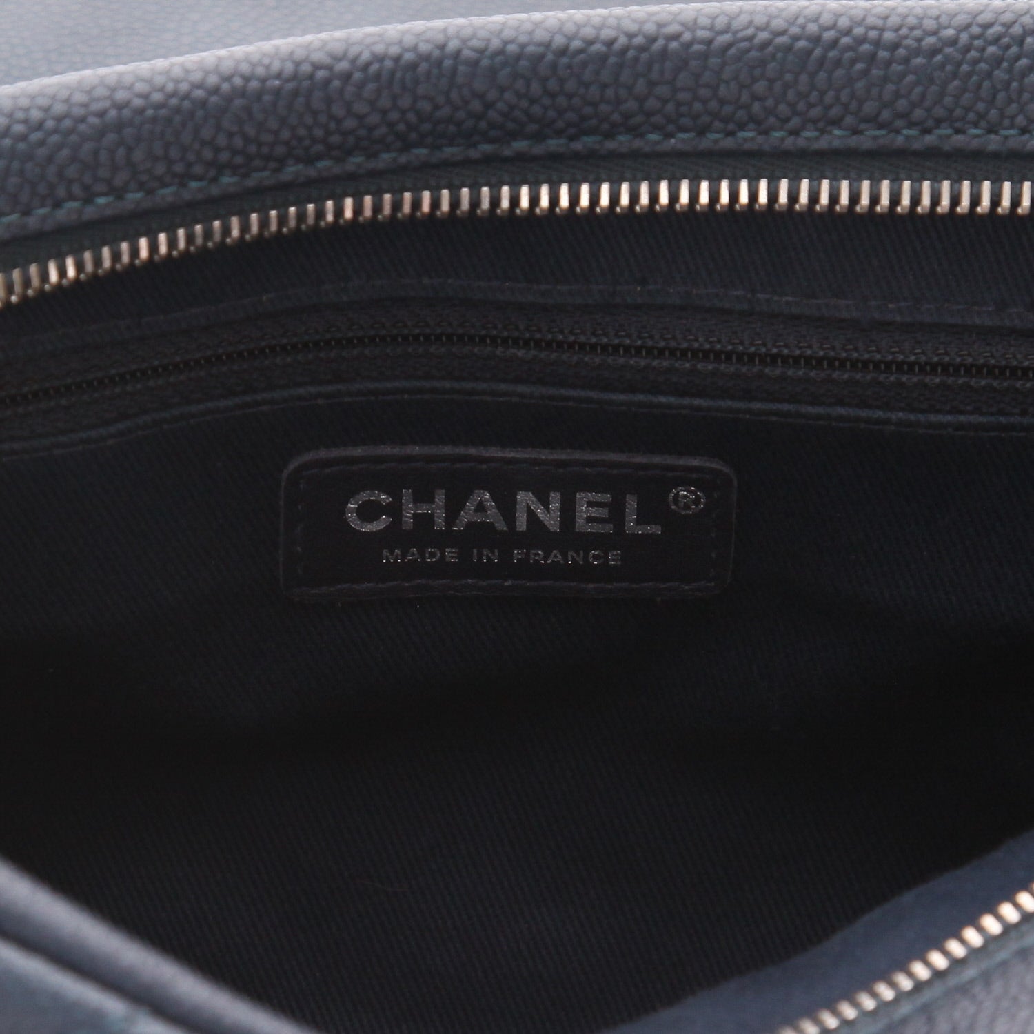 Chanel handbag Blue quilted grained leather flap bag - DETAIL 2