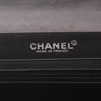 Chanel handbag in black patent leather - DETAIL 2