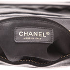 Chanel handbag in black quilted grained leather - DETAIL 2