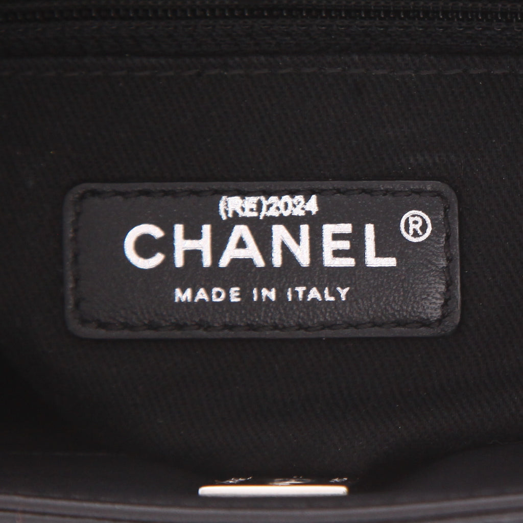 Chanel handbag in black quilted leather - DETAIL 2