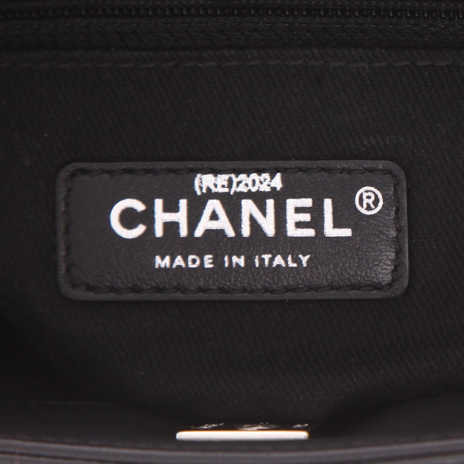 Chanel handbag in black quilted leather - DETAIL 2