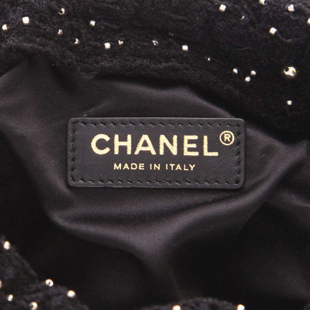 Chanel handbag in black tweed and black leather - DETAIL 2