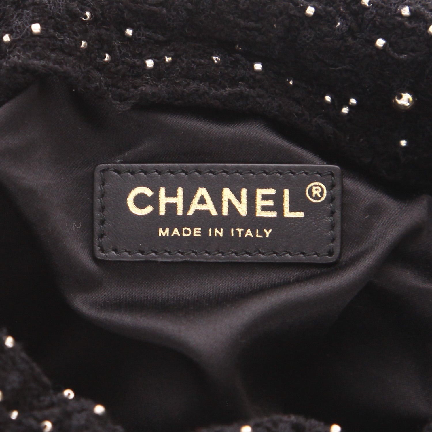 Chanel handbag in black tweed and black leather - DETAIL 2