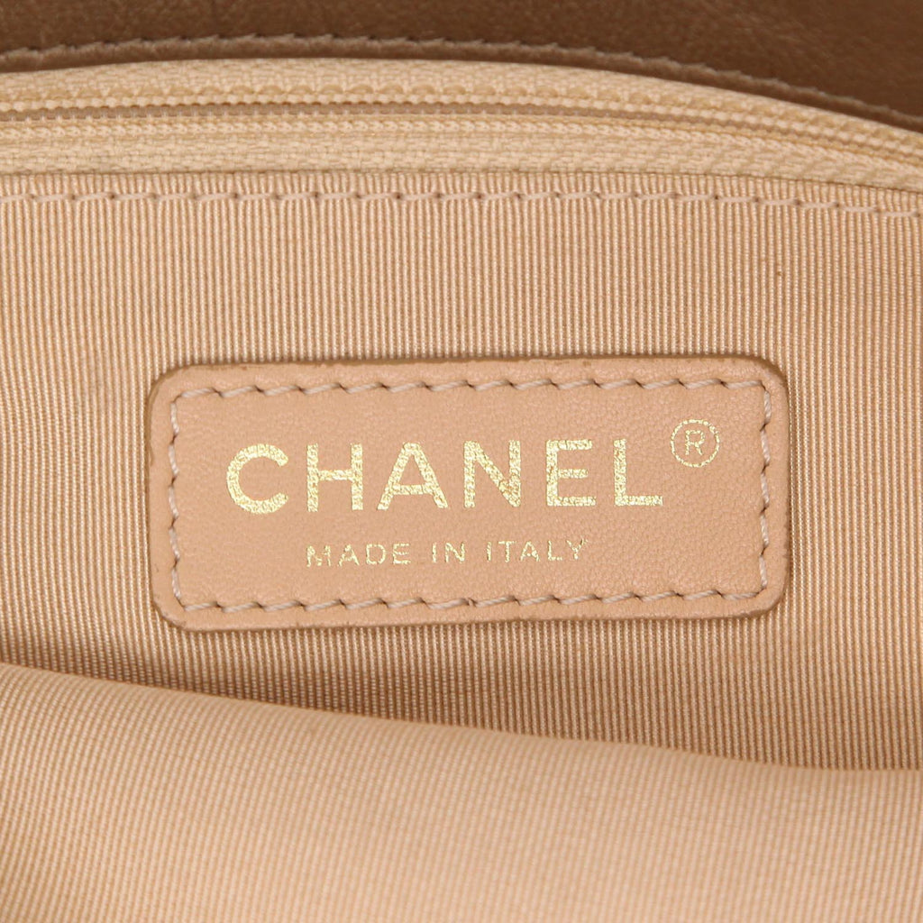 Chanel handbag in golden brown quilted leather - DETAIL 2
