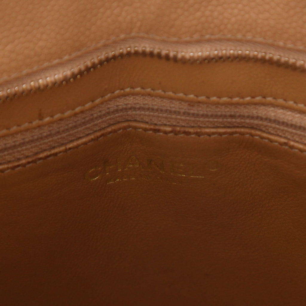 Chanel Medaillon handbag in beige quilted grained leather - DETAIL 2