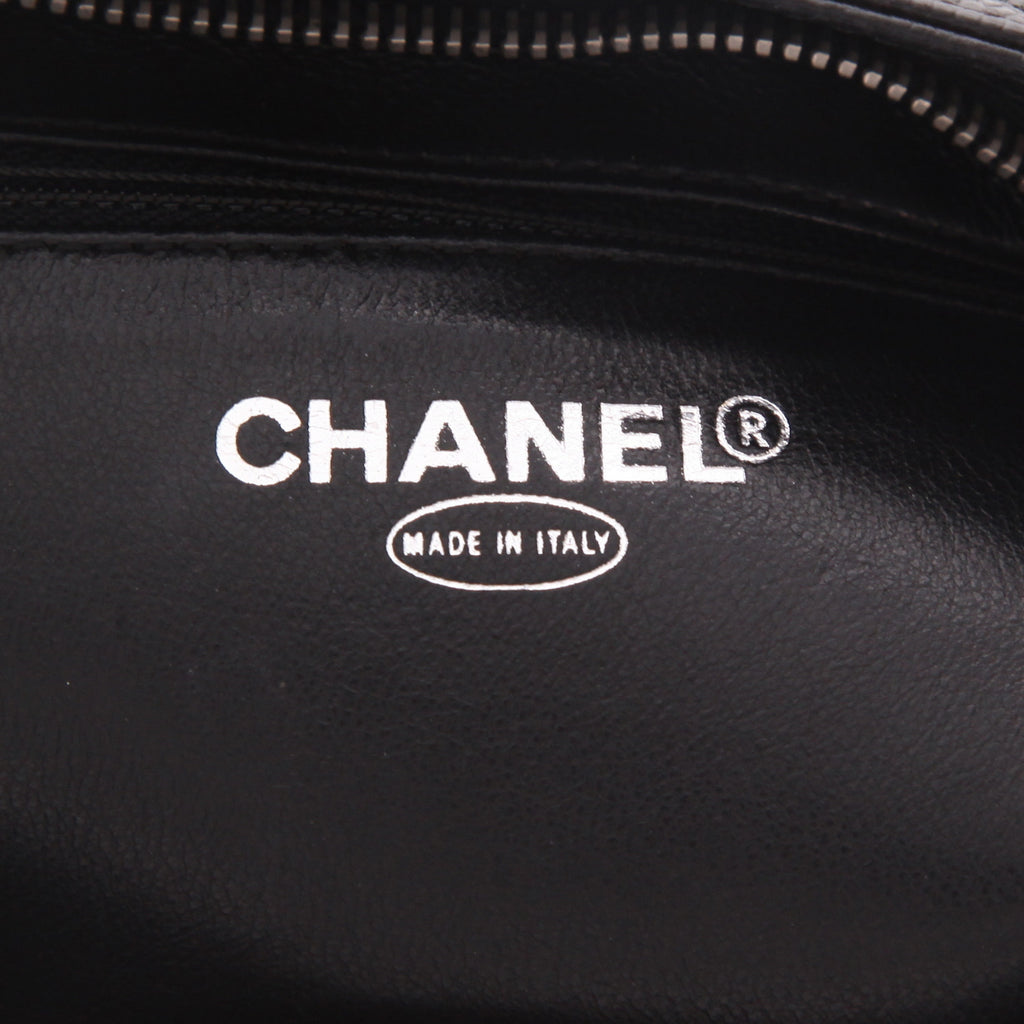 Chanel Medaillon handbag in black quilted grained leather - DETAIL 2