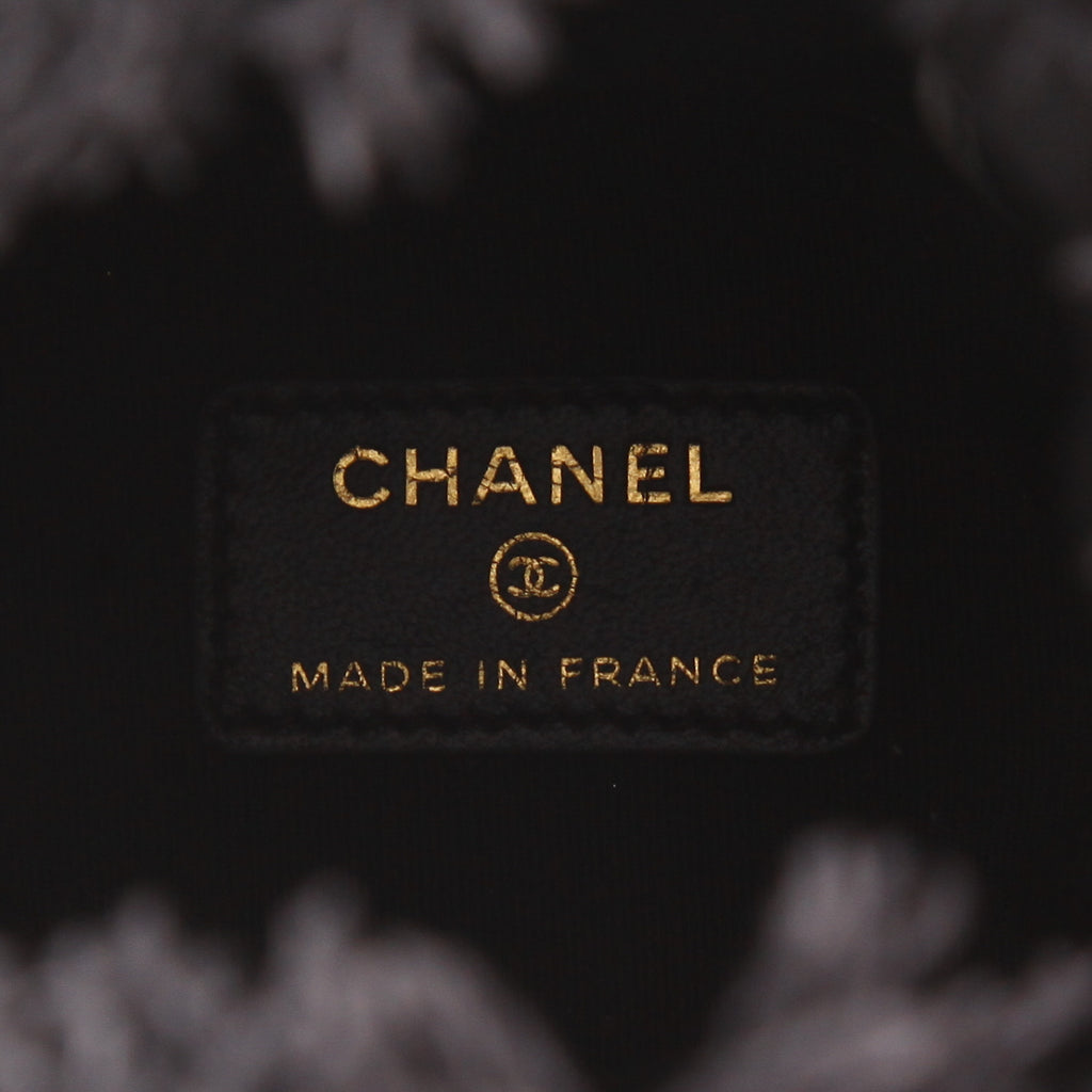 Chanel mini shoulder bag in black denim canvas - DETAIL 2