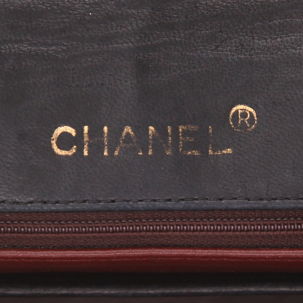 Chanel Mini Timeless handbag in black and burgundy quilted leather - DETAIL 2