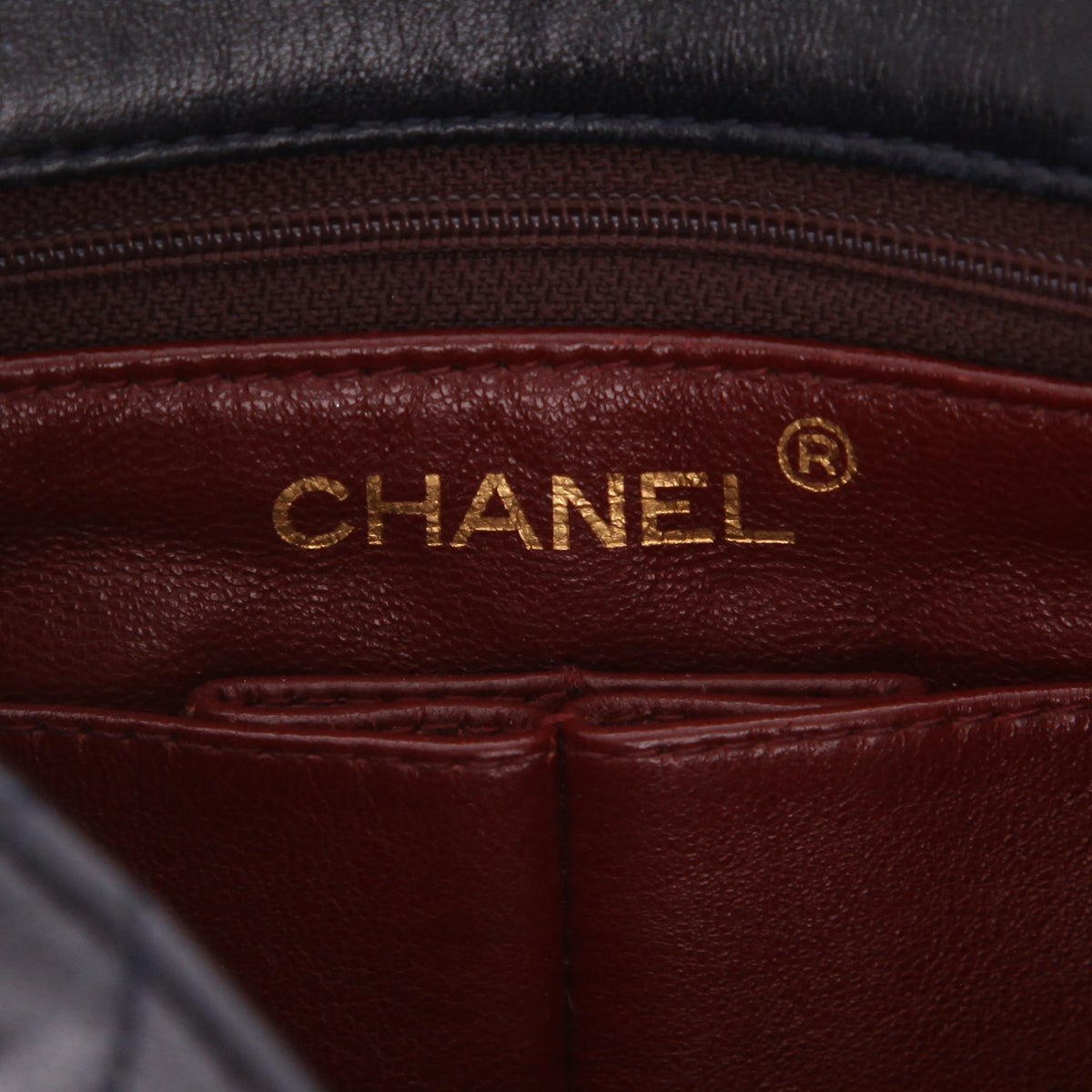 Chanel Mini Timeless shoulder bag in black quilted leather - DETAIL 2