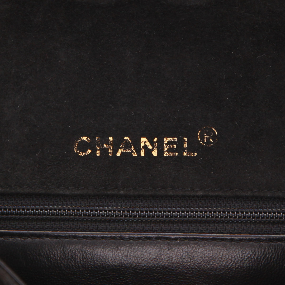 Chanel Mini Timeless shoulder bag in black doblis calfskin - DETAIL 2