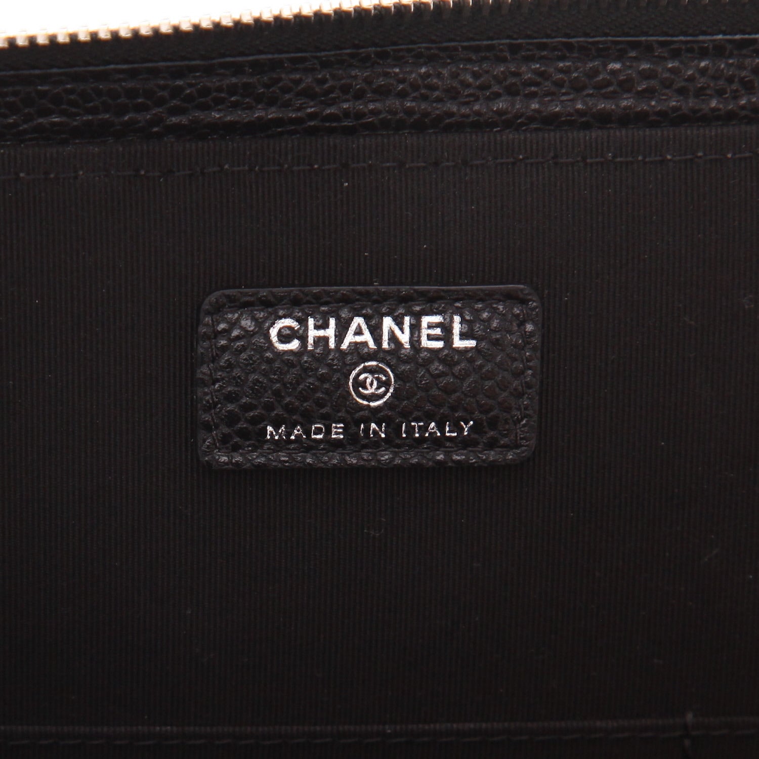 Chanel Pochette pouch in black quilted grained leather - DETAIL 2