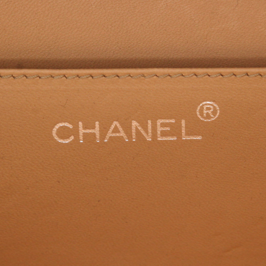 Chanel pouch in black plexiglas - DETAIL 2