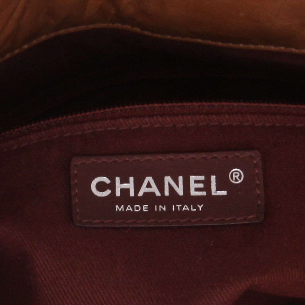 Chanel shopping bag in brown quilted leather - DETAIL 2