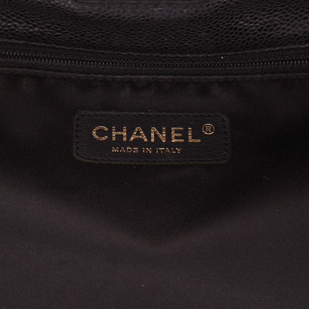 Chanel Shopping GST small model handbag in black quilted grained leather - DETAIL 2