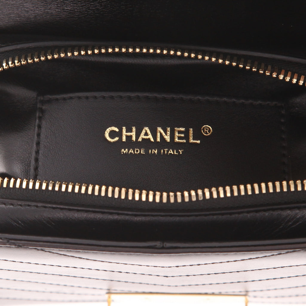 Chanel shoulder bag in black leather - DETAIL 2